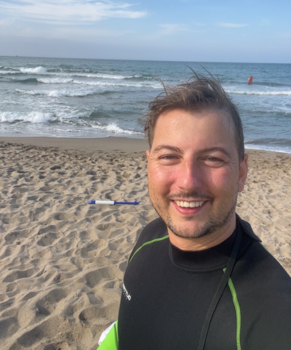 Christian, the host, on the beach in Málaga